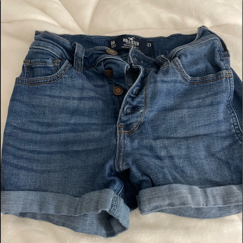 hollister high waisted jean shorts
